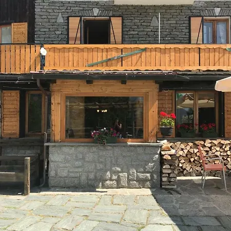 Sasso Nero Hotel *